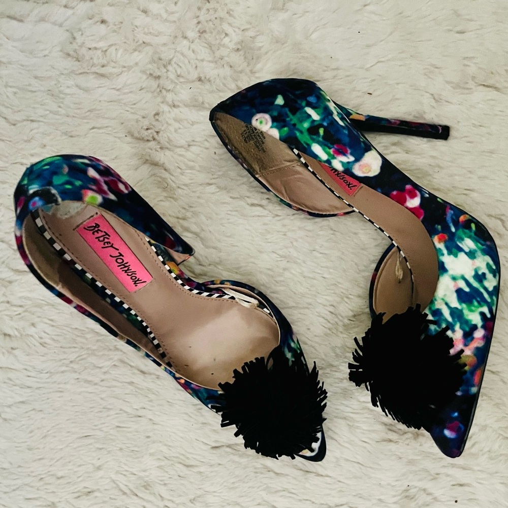 Floral Pom Pom Pumps